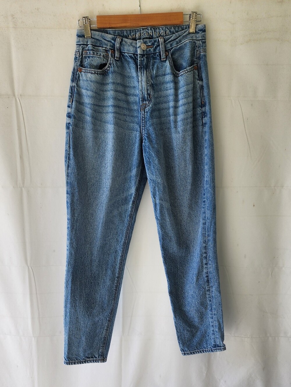 American Eagle Curvy Mom Jeans Size 4